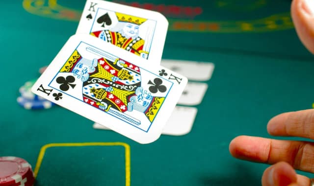 Co poker: poznaj zasady gry i uniknij najczęstszych błędów