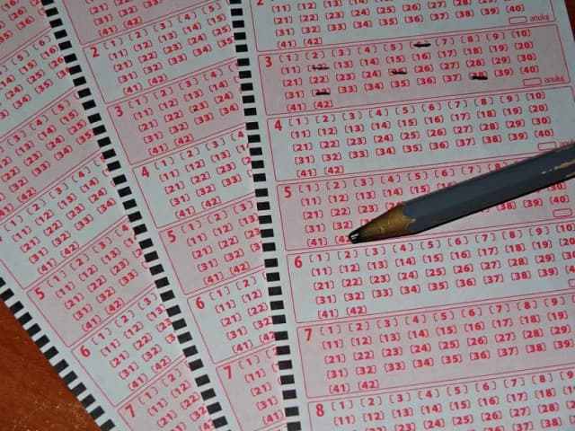 Ile podatku od wygranej w lotto? Sprawdź, by uniknąć kosztów